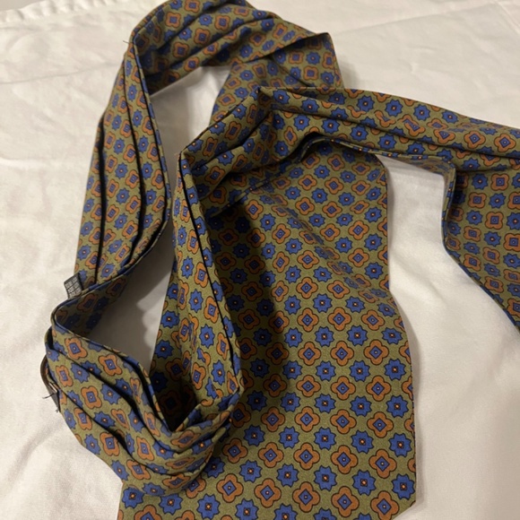 Paul Stuart Ascot - Picture 4 of 5